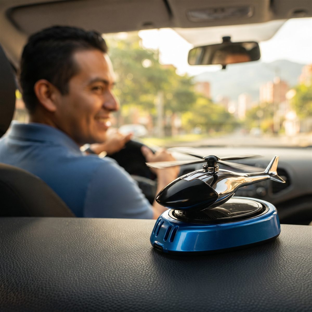 Conductor con el Copiloto Solar en el tablero